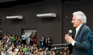 Caiado garante piso nacional do magistério a professores temporários