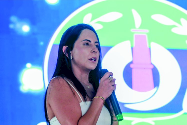 Prefeita Graciele e vice Alzemar tomam posse  para  o segundo mandato em  Campo Limpo de Goiás
