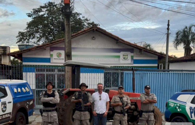 Polícia Militar localiza  e recupera em Petrolina  trator furtado na cidade de Inhumas