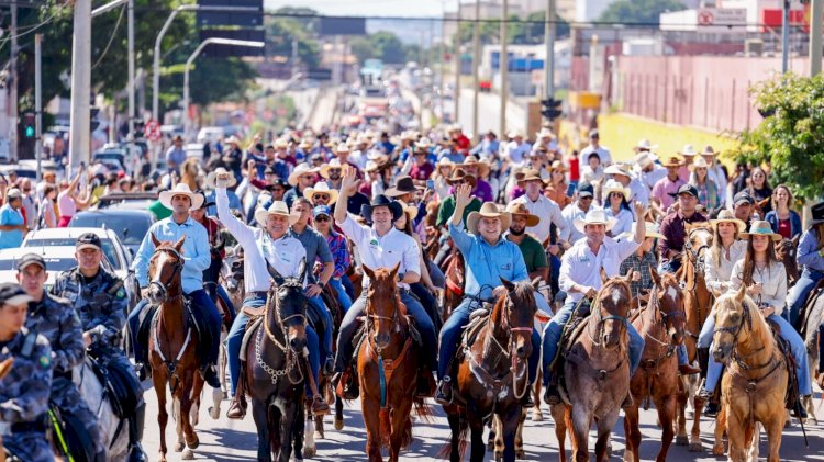 Cavalgada abre a 78ª Exposição Agropecuária de Goiás