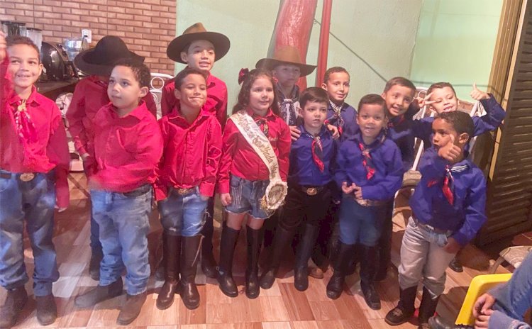 Cavaleiros mirins de São Francisco dando  bons exemplos de fé e boa convivência social