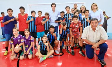 Prefeita Lorena e Daniel Vilela entregam  reforma do ginásio de esportes de Taquaral