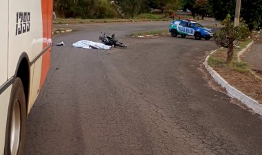 Mulher morre após colidir com ônibus em Anápolis
