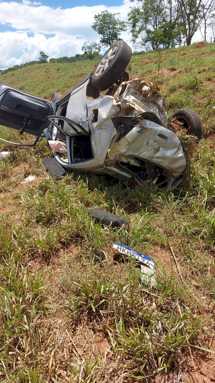 Grave acidente na Go 080 deixa uma vítima fatal  e  três feridas entre São Francisco e Petrolina de Goiás